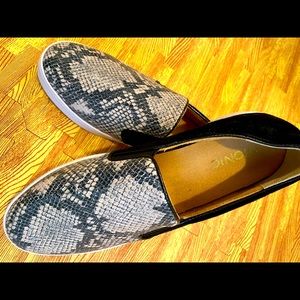 NEW Vionic Black and Snake Skin Print Loafers